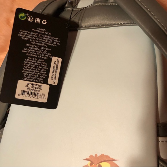 Loungefly Disney backpack sword in the stone - Picture 6 of 6